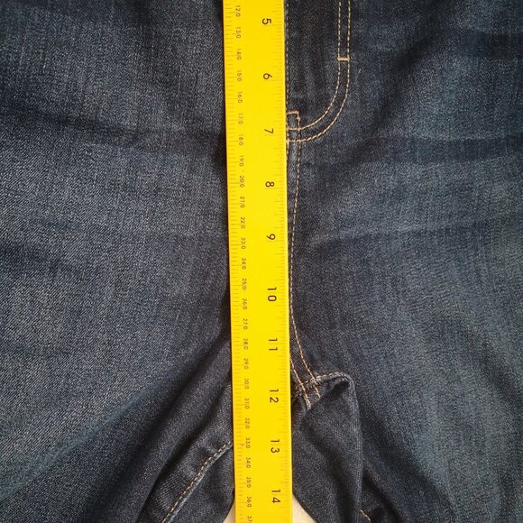 2/$30.00 - DC Jeans Lightly Curvy Medium Wash Ladies Blue Jeans - Picture 10 of 11